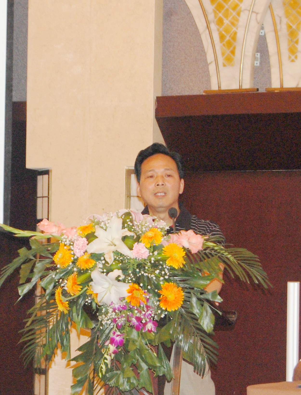 协会秘书长肖汉昌致辞